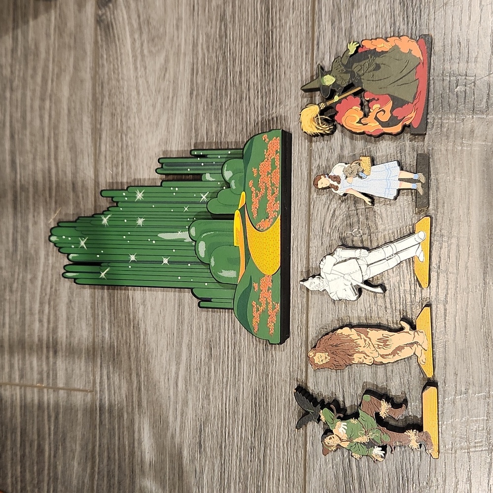 Shelia's 2000 The Wizard of Oz 6 pc. Lot Emerald city & 5 wooden Figurines